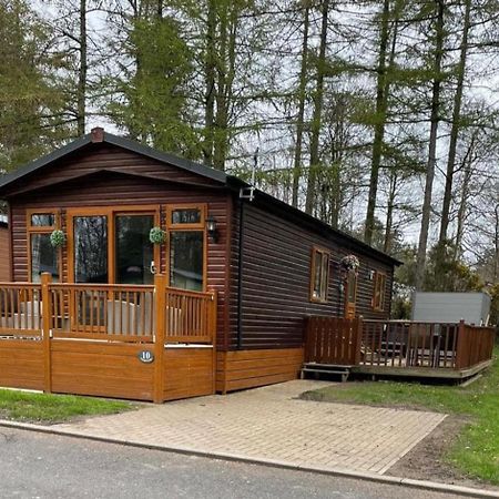 Tranquil Lodge Hot Tub And Free Golf Swarland Exterior photo